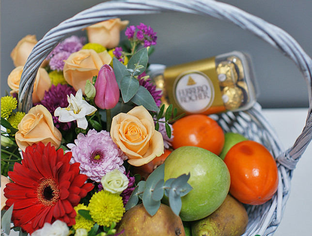 Basket with fruits and 200g Ferrero Rocher chocolates (made to order, 24 hours) photo